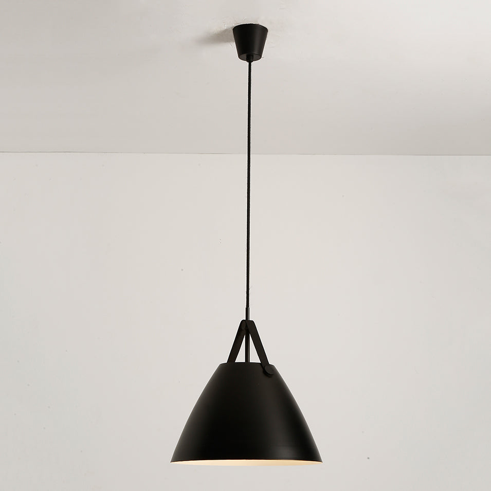 Lumière suspendue en métal