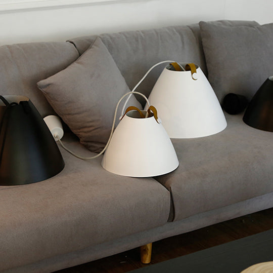 Lumière suspendue en métal