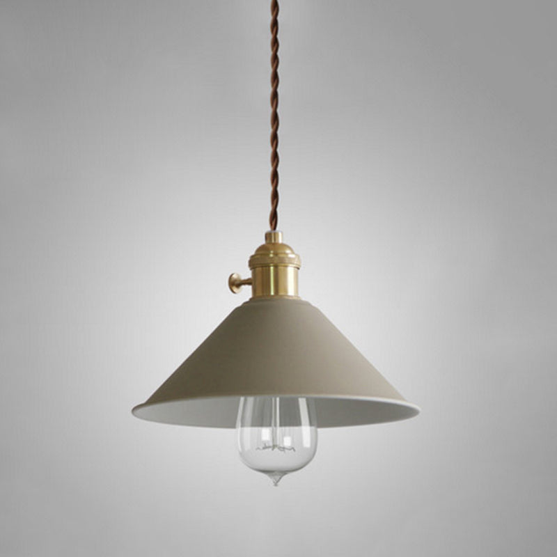 Forme de cône en métal Lumières suspendues modernes à 1 lumière suspendue à support pour salle à manger