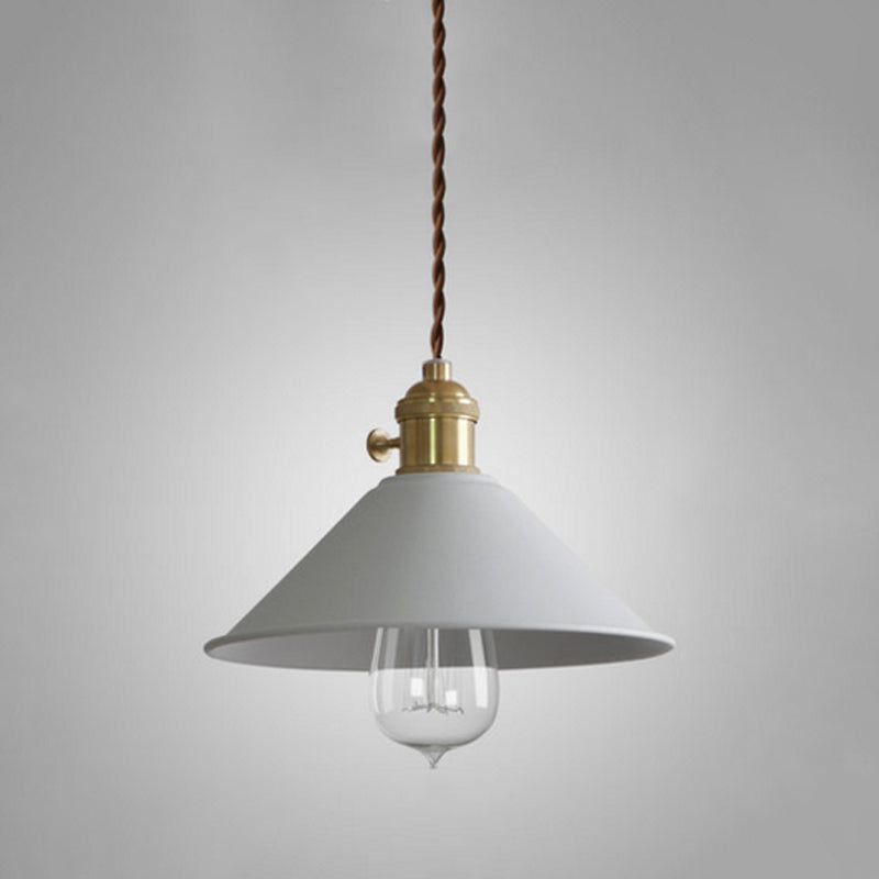Forme de cône en métal Lumières suspendues modernes à 1 lumière suspendue à support pour salle à manger