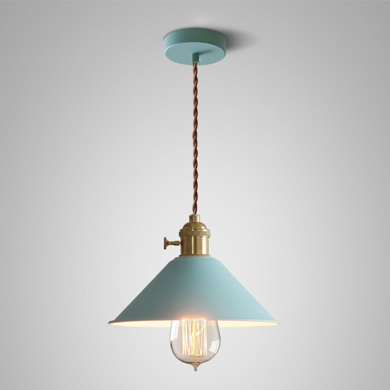 Forme de cône en métal Lumières suspendues modernes à 1 lumière suspendue à support pour salle à manger