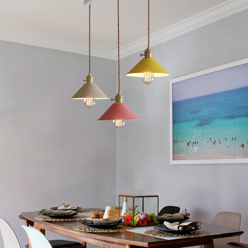 Forme de cône en métal Lumières suspendues modernes à 1 lumière suspendue à support pour salle à manger