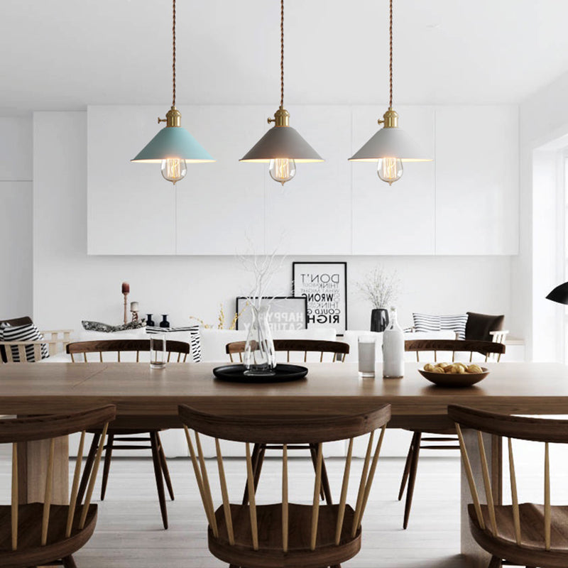 Forme de cône en métal Lumières suspendues modernes à 1 lumière suspendue à support pour salle à manger
