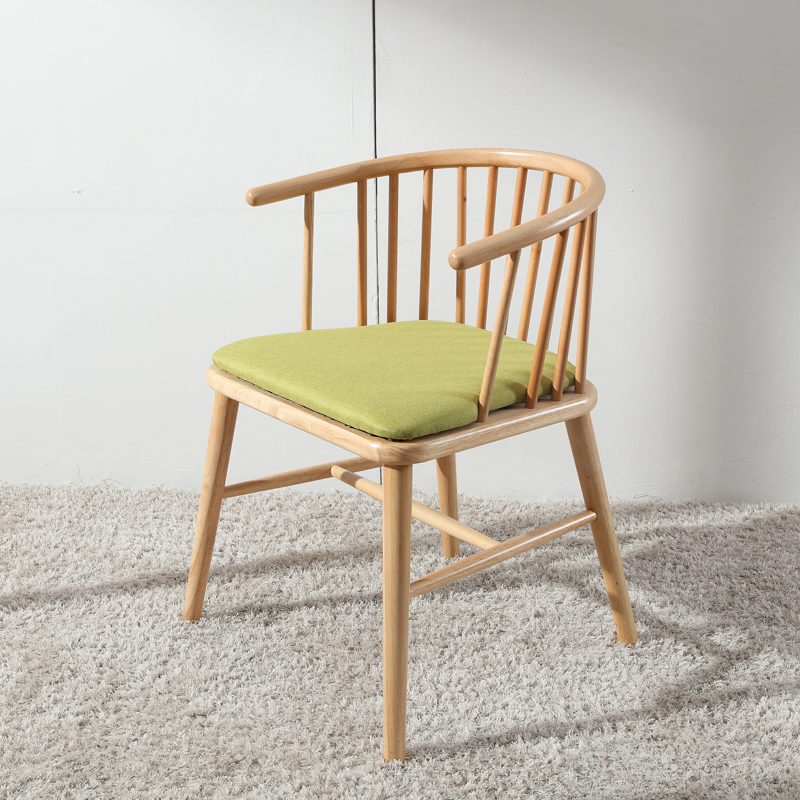 Restaurant contemporain dinant la chaise de salle à manger arrière en bois de chaise de bras
