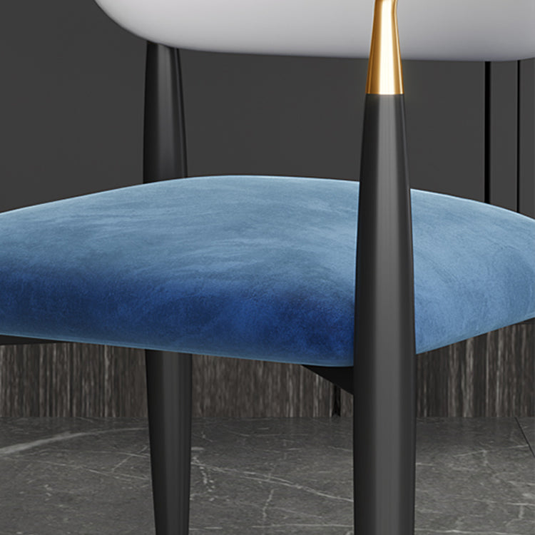 Silla de comedor tapizada con acabado mate y respaldo abierto contemporáneo para sala de conferencias