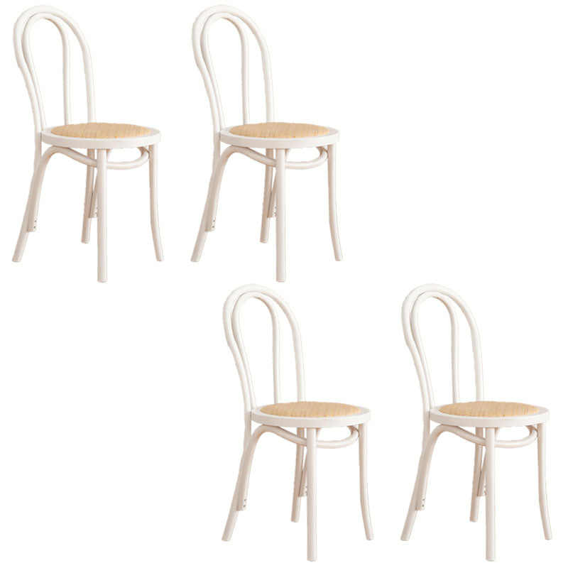 Le côté arrière de Windsor de conception contemporaine préside les chaises latérales en bois sans bras de jambes