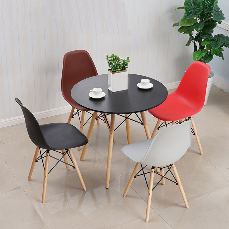 Sedia da sala da pranzo con finitura con posteriore matto solido.