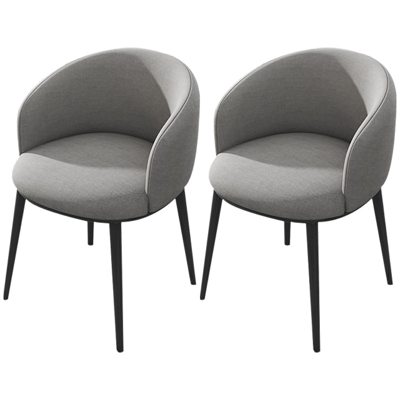 Silla de comedor tapizada moderna con respaldo sólido y acabado mate