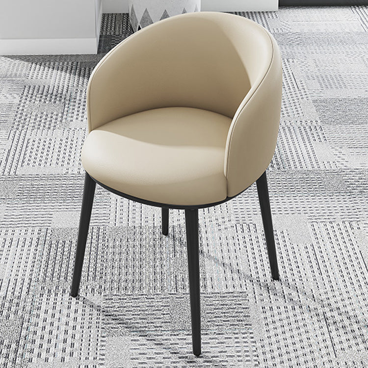 Silla de comedor tapizada moderna con respaldo sólido y acabado mate