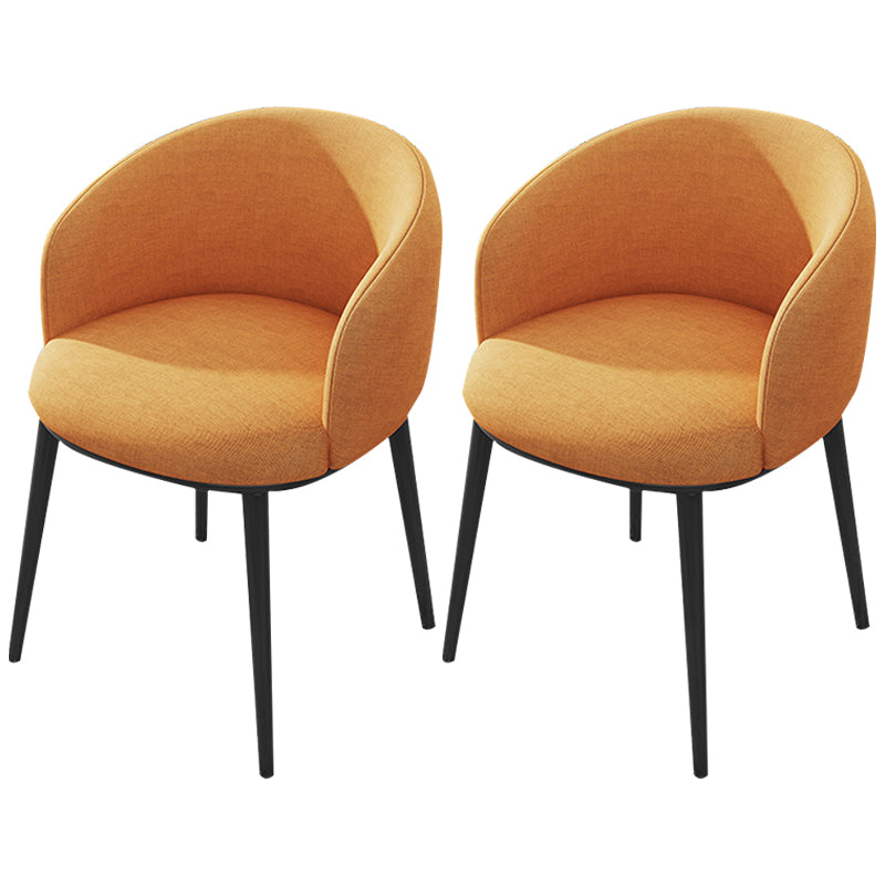 Silla de comedor tapizada moderna con respaldo sólido y acabado mate