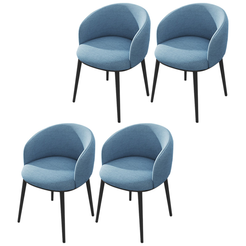 Silla de comedor tapizada moderna con respaldo sólido y acabado mate