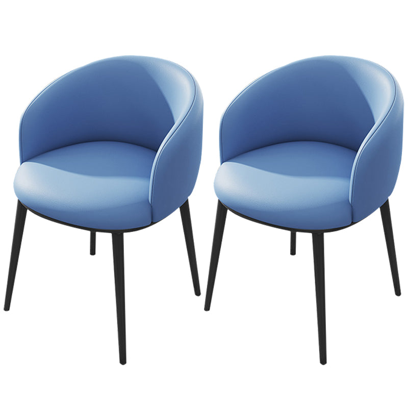 Silla de comedor tapizada moderna con respaldo sólido y acabado mate