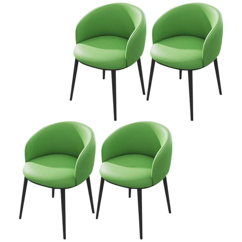 Silla de comedor tapizada moderna con respaldo sólido y acabado mate