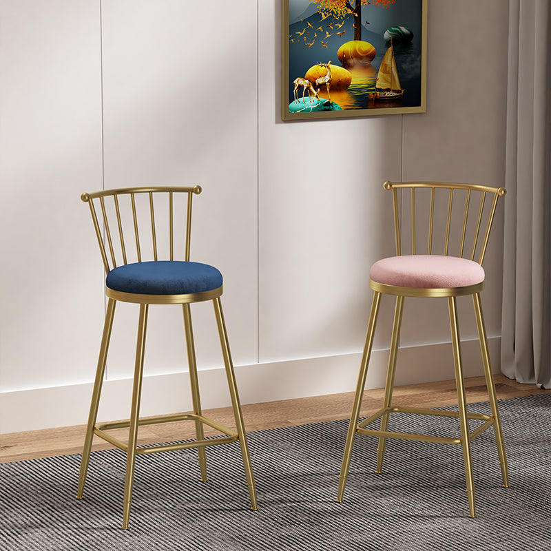 Glam Barhocker ohne Armlehnen, Barhocker aus Stahl für den Milchteeladen mit Samtkissen