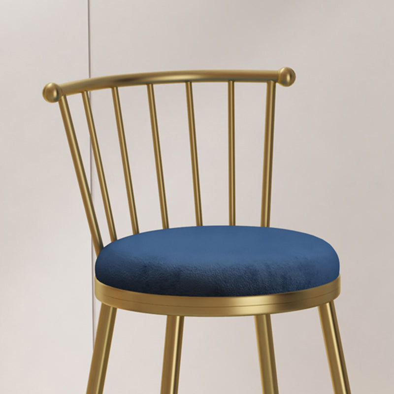 Glam Barhocker ohne Armlehnen, Barhocker aus Stahl für den Milchteeladen mit Samtkissen