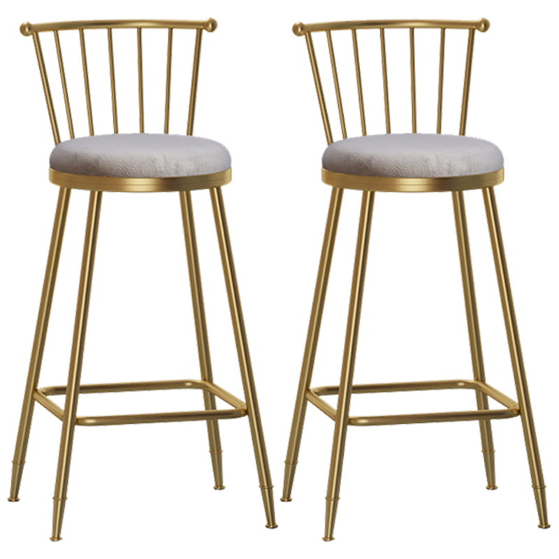 Glam Barhocker ohne Armlehnen, Barhocker aus Stahl für den Milchteeladen mit Samtkissen