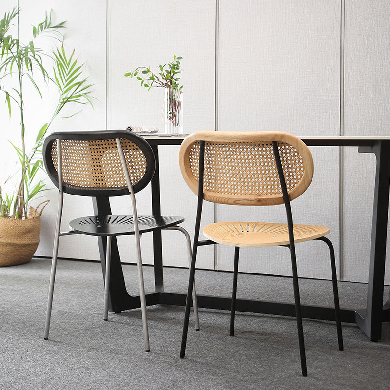 Metal de la cocina del estilo nórdico que cena la parte posterior abierta de la silla que cena la silla lateral sin brazos