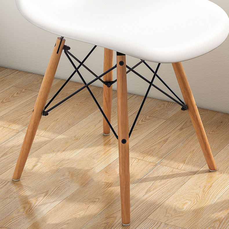 Sedia laterale per interni in legno moderno contemporaneo.