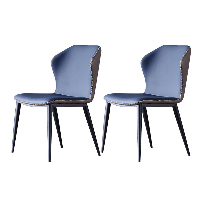 El lado sin brazos del diseño contemporáneo preside el cuero que cena la silla lateral