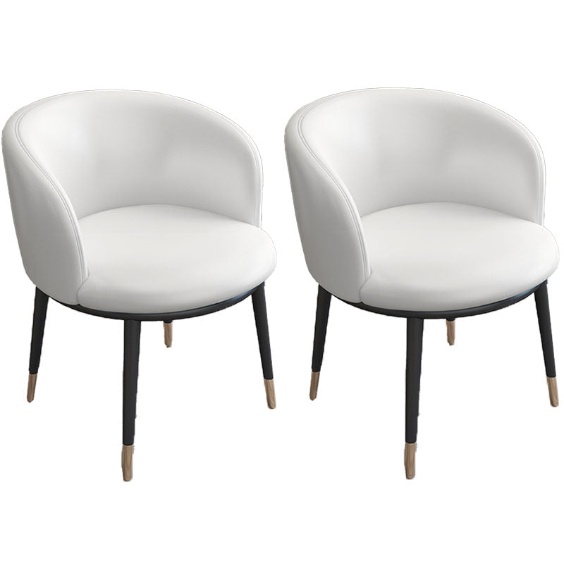 Silla de comedor de cuero con respaldo sólido y acabado mate para el hogar contemporáneo