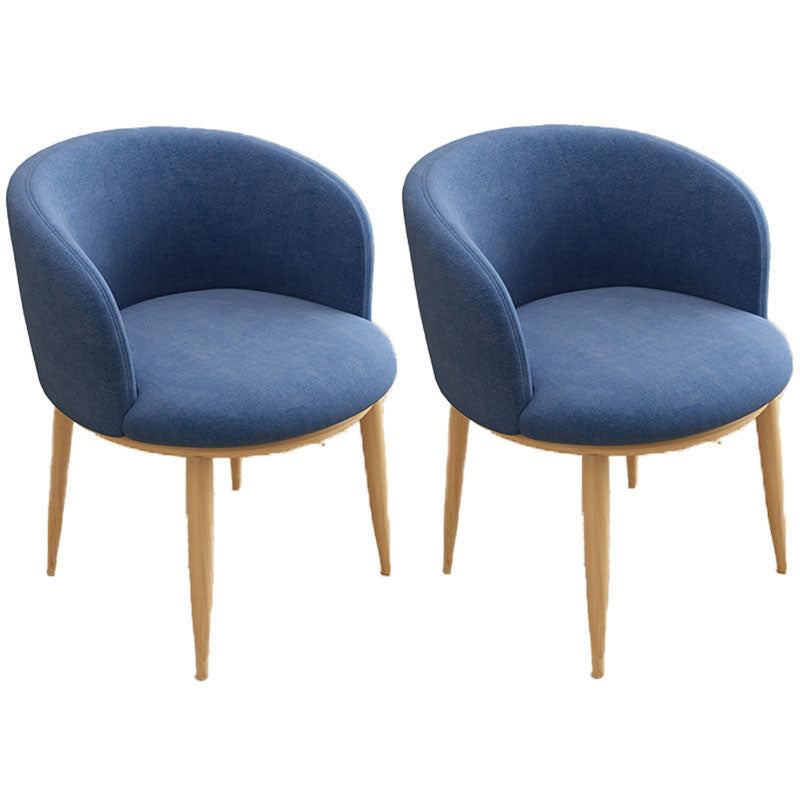 Silla de comedor de cuero con respaldo sólido y acabado mate para el hogar contemporáneo