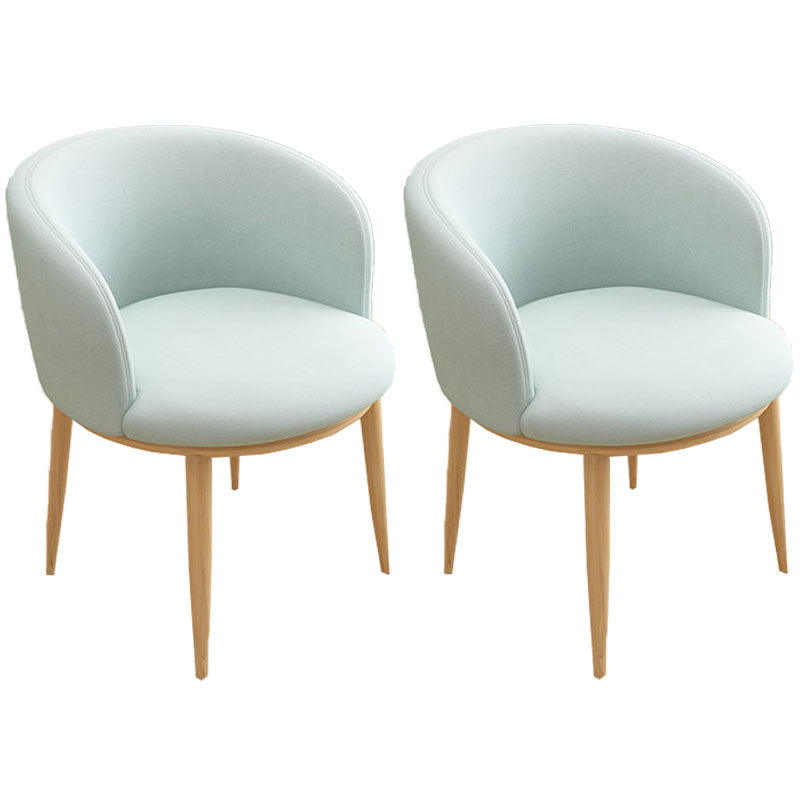 Silla de comedor de cuero con respaldo sólido y acabado mate para el hogar contemporáneo