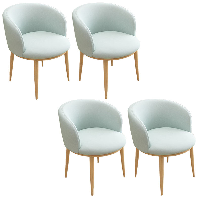Silla de comedor de cuero con respaldo sólido y acabado mate para el hogar contemporáneo