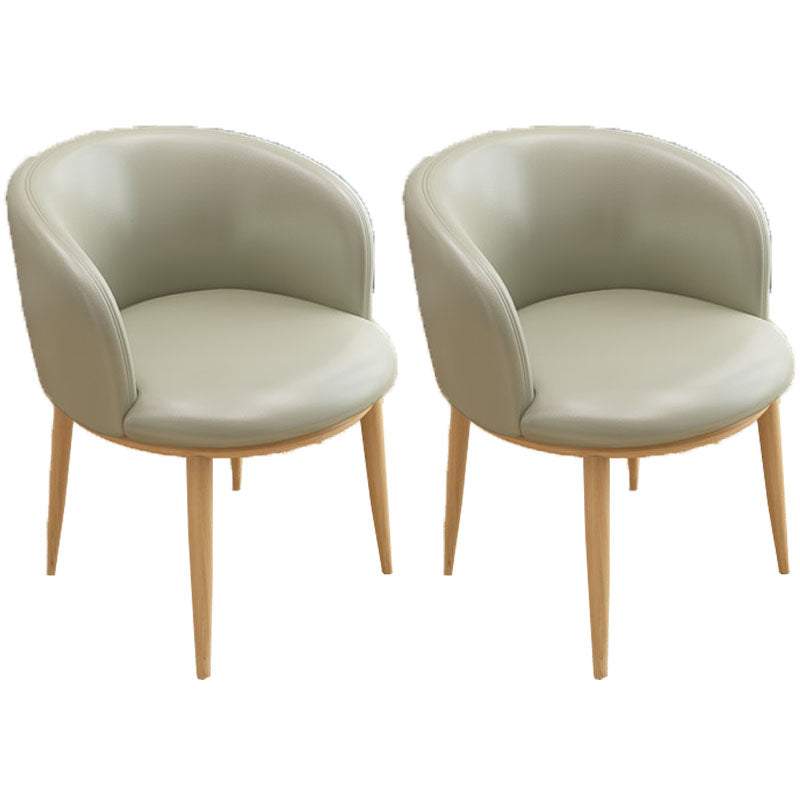 Silla de comedor de cuero con respaldo sólido y acabado mate para el hogar contemporáneo