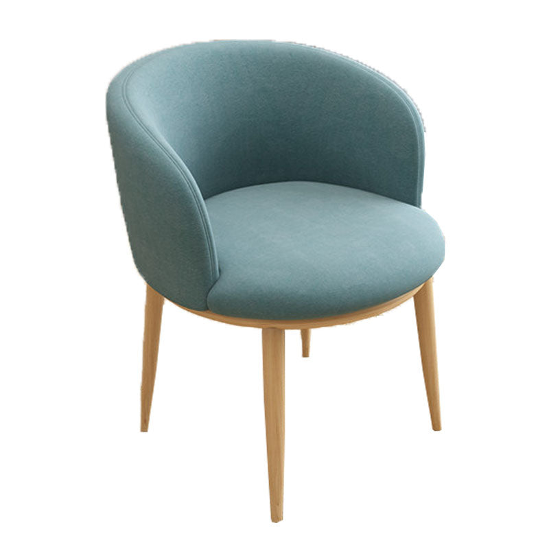 Silla de comedor de cuero con respaldo sólido y acabado mate para el hogar contemporáneo