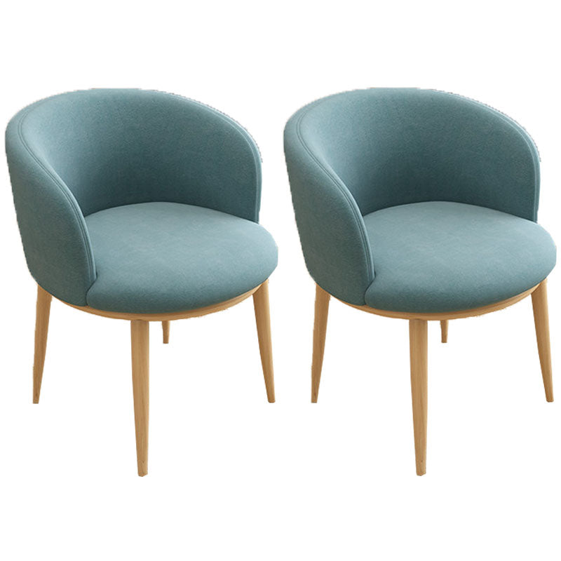 Silla de comedor de cuero con respaldo sólido y acabado mate para el hogar contemporáneo