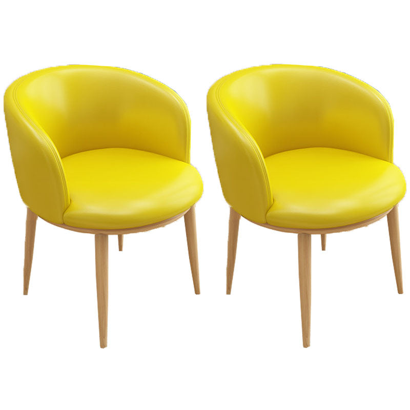 Silla de comedor de cuero con respaldo sólido y acabado mate para el hogar contemporáneo