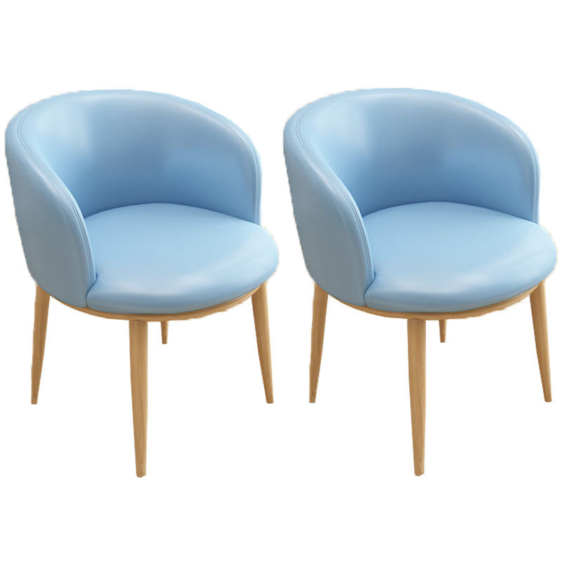 Silla de comedor de cuero con respaldo sólido y acabado mate para el hogar contemporáneo
