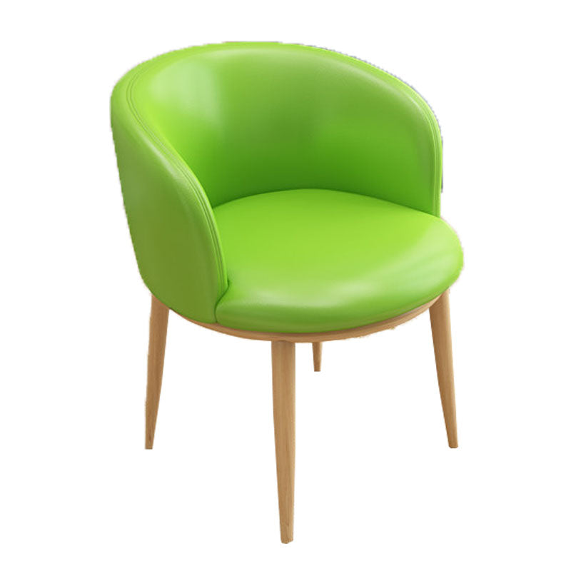 Silla de comedor de cuero con respaldo sólido y acabado mate para el hogar contemporáneo