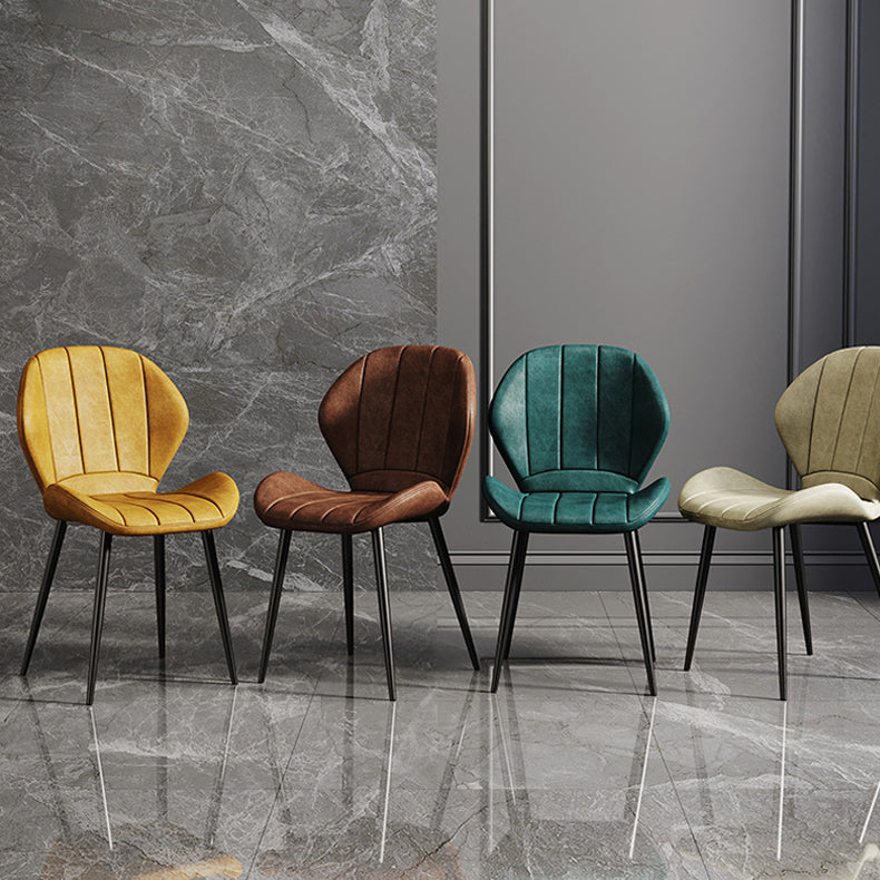 Silla lateral casera tapizada escandinava Wingback Silla de comedor con acabado mate