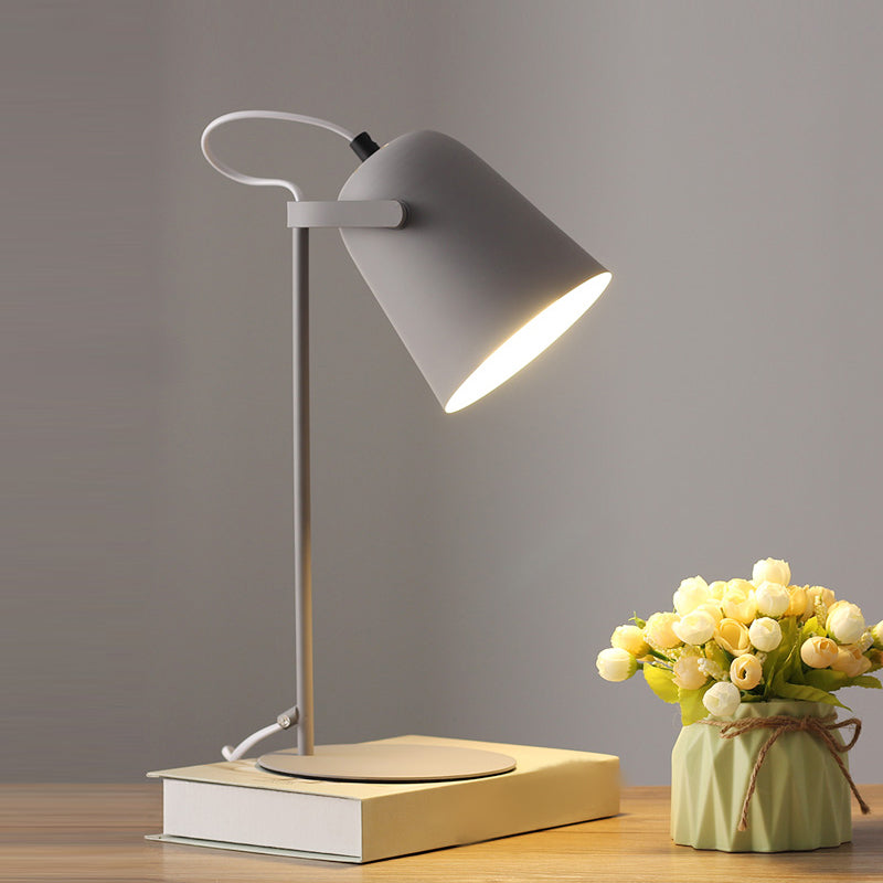 Lampe de table de chevet conique de style contemporain en métal 1 lampe de table à la lumière