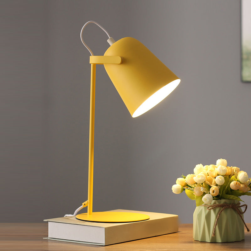 Lampe de table de chevet conique de style contemporain en métal 1 lampe de table à la lumière