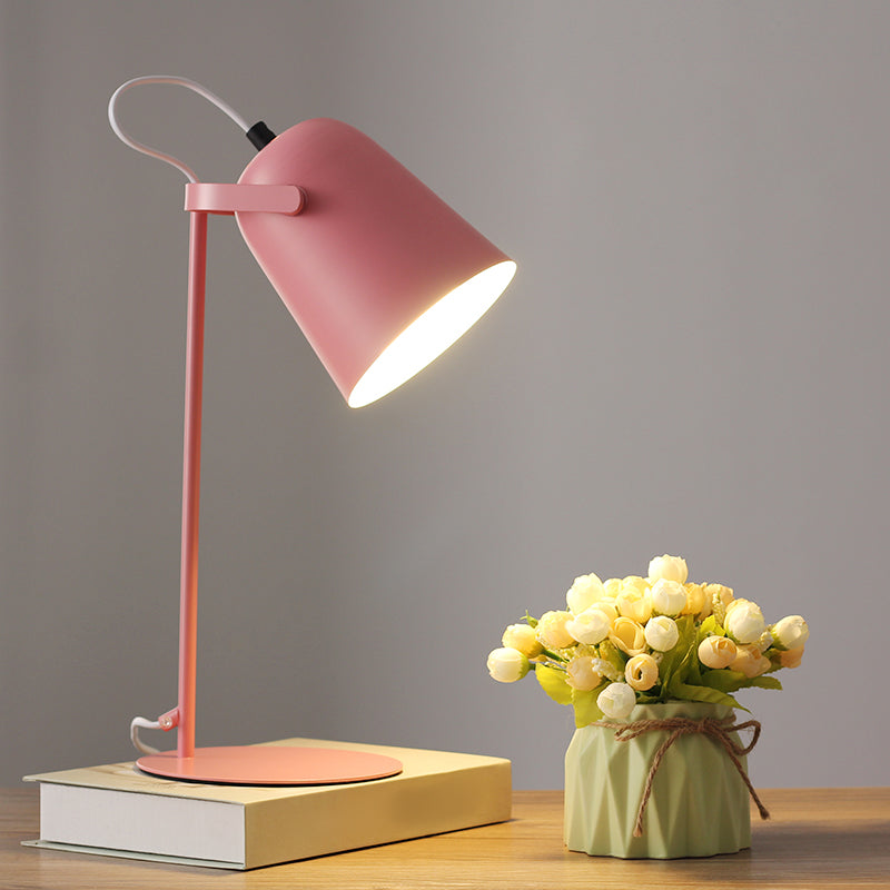 Lampe de table de chevet conique de style contemporain en métal 1 lampe de table à la lumière