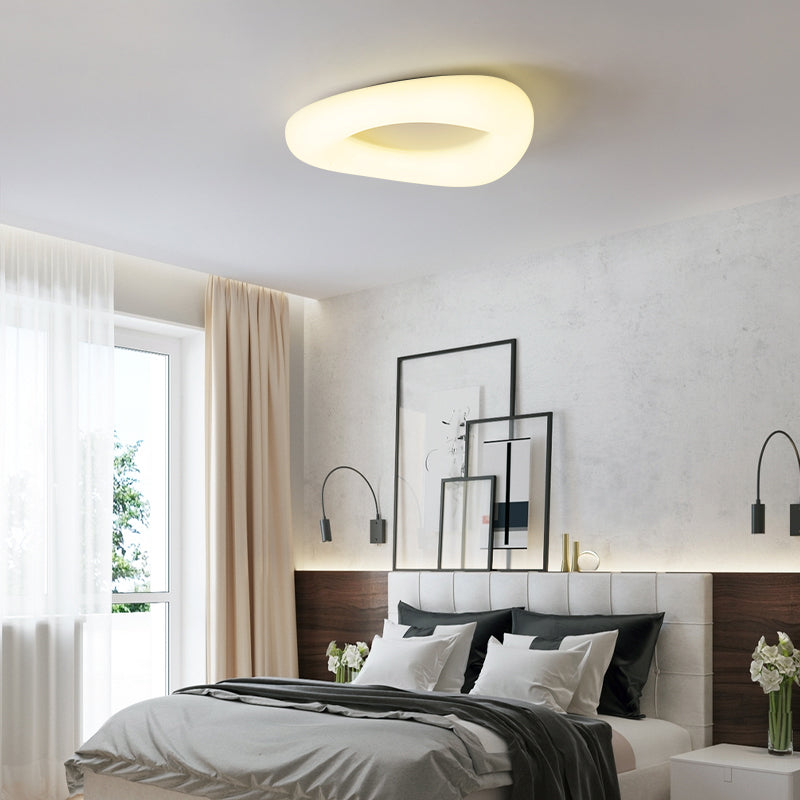 Lámpara nórdica de montaje en techo LED de metal con iluminación empotrada de geometría en blanco para sala de estar