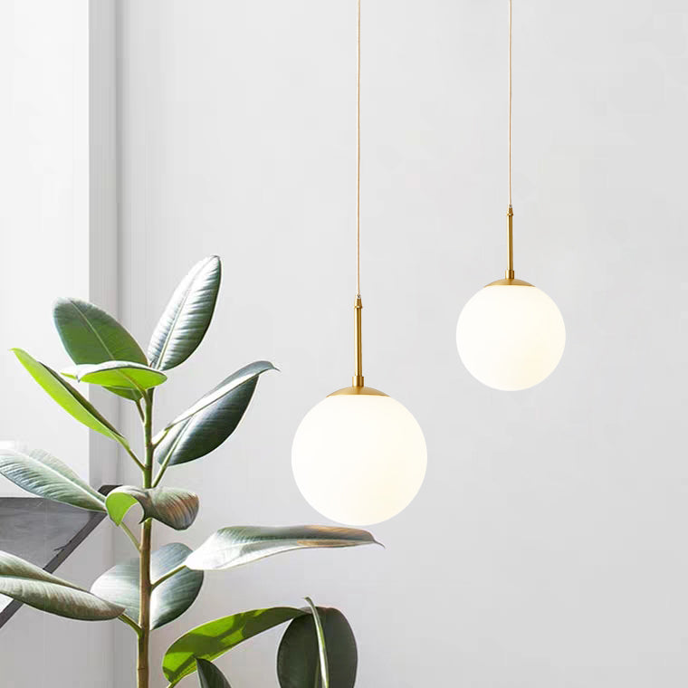 Salle de restauration sphérique lampe suspendue en verre blanc 1 bulbe de style simple léger en laiton
