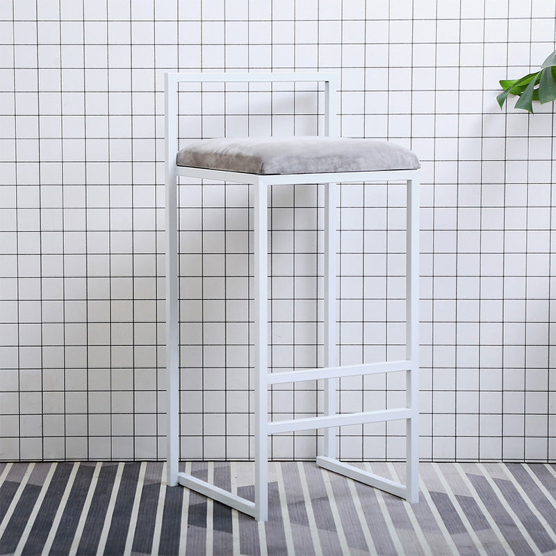 Taburete de bar de metal de estilo moderno con reposapiés y taburete de bar con respaldo bajo para cocina