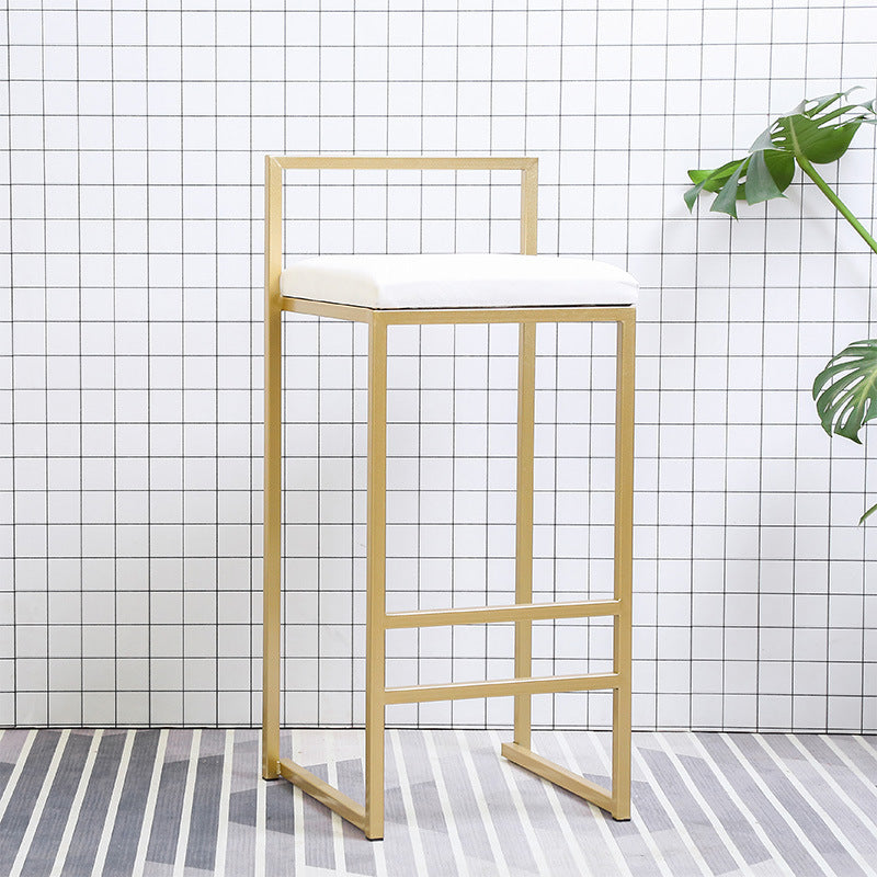 Taburete de bar de metal de estilo moderno con reposapiés y taburete de bar con respaldo bajo para cocina