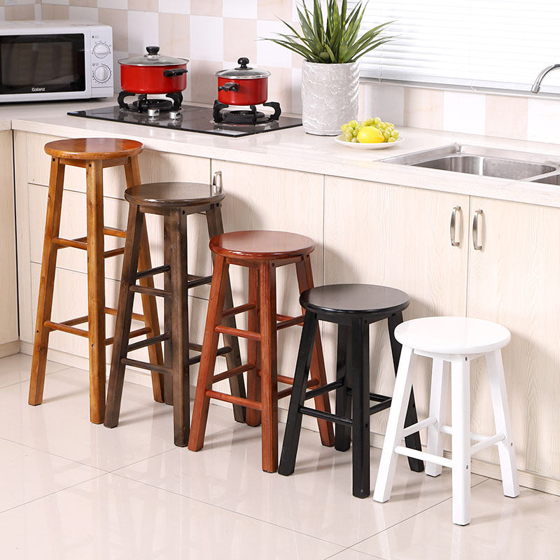 Moderner Barhocker aus Holz ohne Rückenlehne, Barhocker aus Holz mit Sitz und Pedal aus Holz