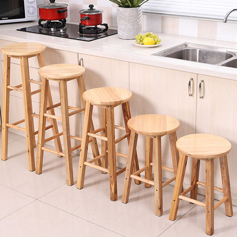 Moderner Barhocker aus Holz ohne Rückenlehne, Barhocker aus Holz mit Sitz und Pedal aus Holz