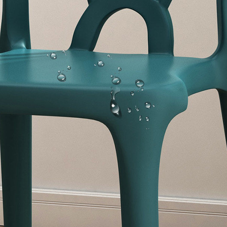 Silla lateral apilable de plástico moderno con respaldo de listón, silla de comedor con acabado mate