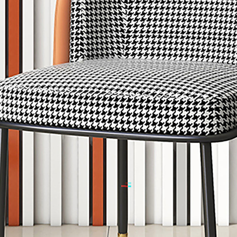 Silla de comedor de metal Glam, sillas de comedor tapizadas sin brazos para uso doméstico