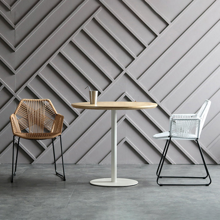 La parte posterior abierta del diseño industrial que cena el patio de la rota de las sillas laterales cena la silla lateral