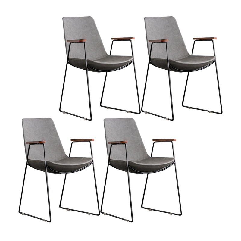 Silla auxiliar de comedor con respaldo sólido de diseño escandinavo Silla auxiliar de comedor de cuero