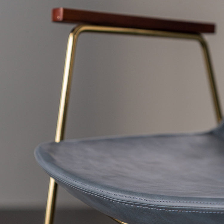 Silla auxiliar de comedor con respaldo sólido de diseño escandinavo Silla auxiliar de comedor de cuero