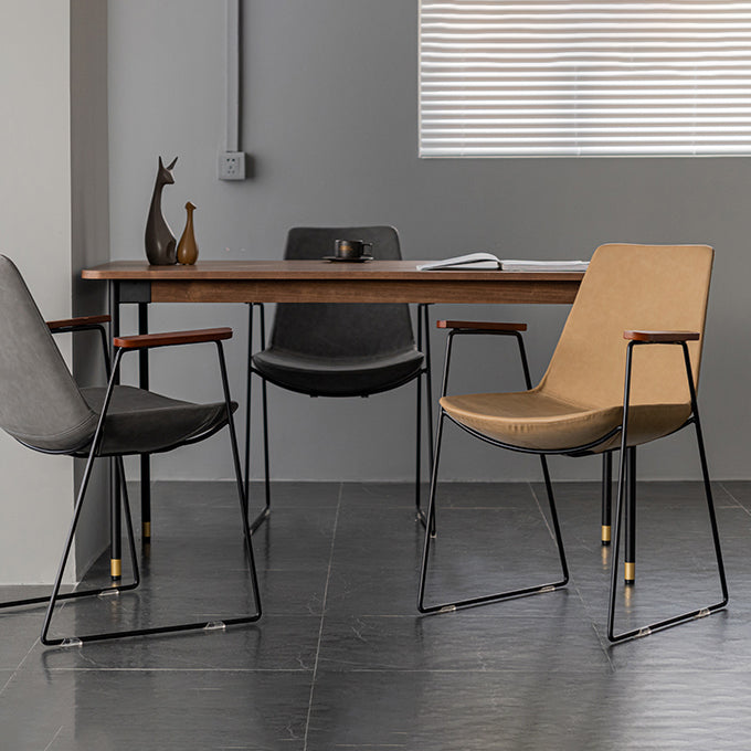Silla auxiliar de comedor con respaldo sólido de diseño escandinavo Silla auxiliar de comedor de cuero
