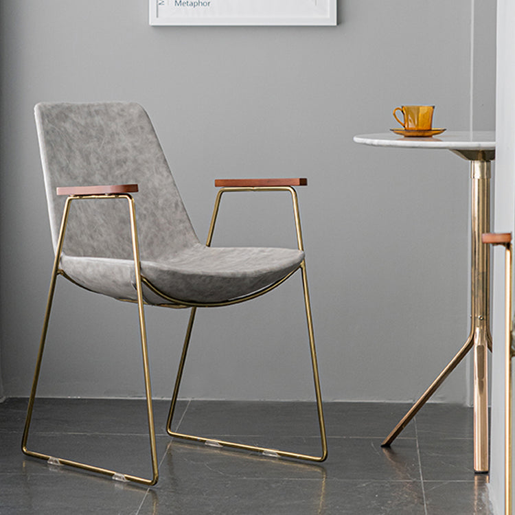 Silla auxiliar de comedor con respaldo sólido de diseño escandinavo Silla auxiliar de comedor de cuero